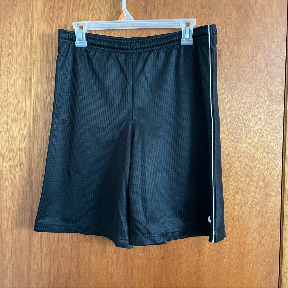 Nike Black Athletic Shorts Mid-Thigh Length‎ kids size large